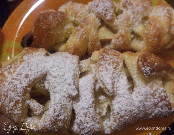 Готовые булочки посыпать сахарной пудрой. Угощайтесь!!!