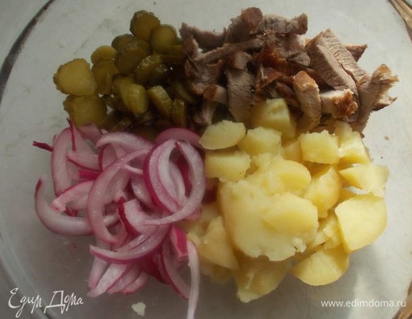 Если не хотите готовить сломи, можно все порезать и перемешать с заправкой в салатнике. Приятного аппетита!