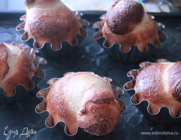 Выпекать 10 минут до золотистого цвета.