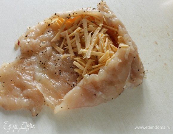 Аккуратно загибаем края.