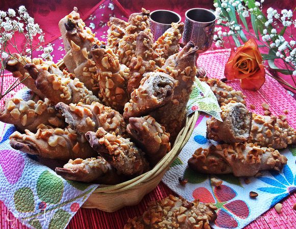 Угощения хватит на семью и на подруг! Всем понравились)