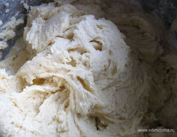 Добавить муку. Перемешать.
