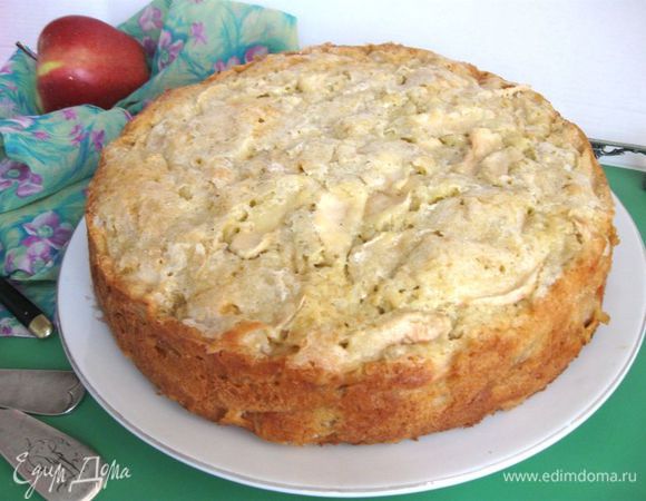 Отправить в разогретую духовку на 1 час – 1 час 15 минут. За 5 минут до окончания выпекания температуру увеличить до 200С.