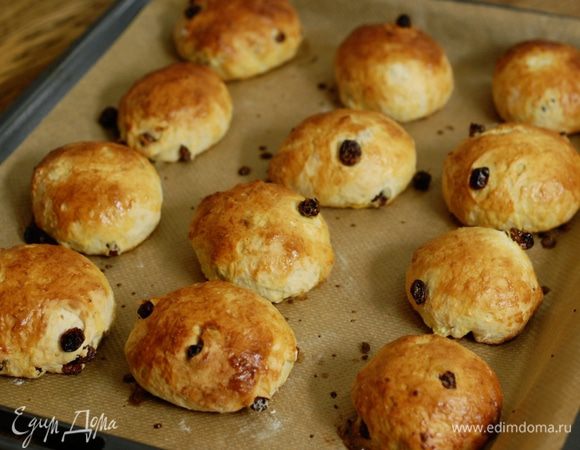 Выпекать в разогретой духовке 5 минут в режиме "гидро", затем 15 минут в обычном режиме.