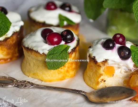 Подавать в теплом виде со сметаной.