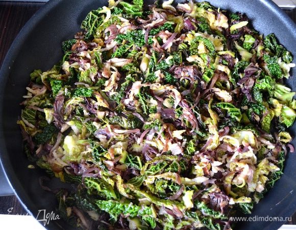 Влить яблочный (или бальзамический уксус), перемешать еще раз и снять с огня.