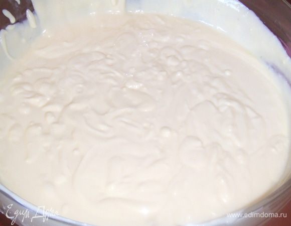 Творог, яйца, масло, сахар, взбиваем в блендере, до кремообразной массы.