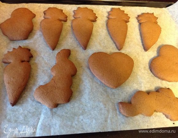 Выпекать 10 минут при 200С. У Нины указано 15-20, но у меня они горят уже при 15 минутах, так что смотрите по своей духовке. Достать дать остыть.