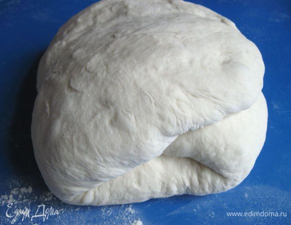 Тесто, сложенное втрое ( 2 раза).