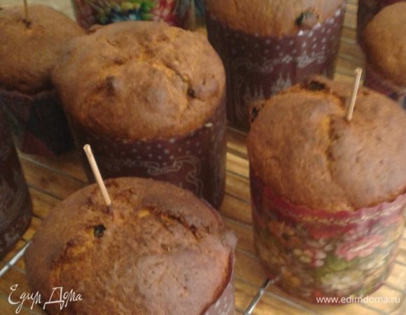 Чтоб кулич на опал, советуют в середину заполненной формы воткнуть деревянную палочку.