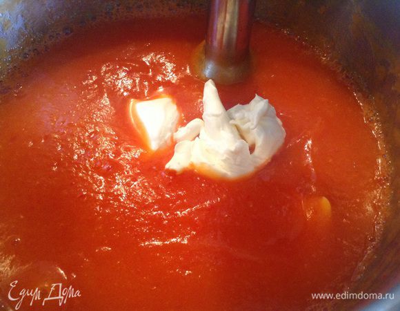 Добавить маскарпоне и проварить еще 3 минуты.