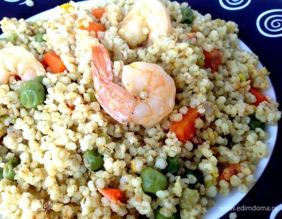 Готовый плов перемешайте. Приятного аппетита!