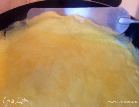 На фото я показала как он легко отстает от сковородки, совершенно не прилипает.