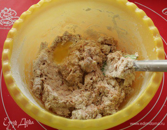 Растопите масло и добавьте в тесто.