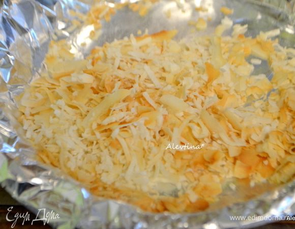 Кокосовую стружку слегка подсушить в духовке. 