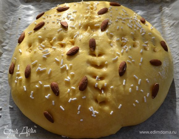 А сверху можно присыпать гранулированным сахаром и неочищенным миндалем! 