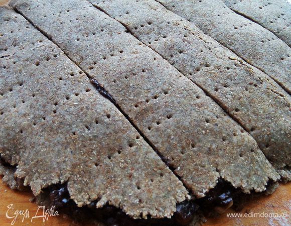 Прорезаем все слои до самой доски наискосок ромбиками.