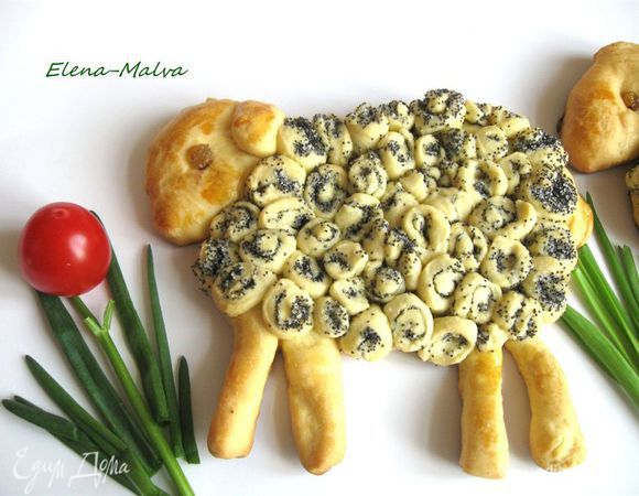 Выпекать при 200С примерно 30 минут до образования румяной корочки. Вам может потребоваться чуть меньше или чуть больше времени. Вынуть из духовки.  Выпечка получается мягкая внутри, румяная снаружи.
