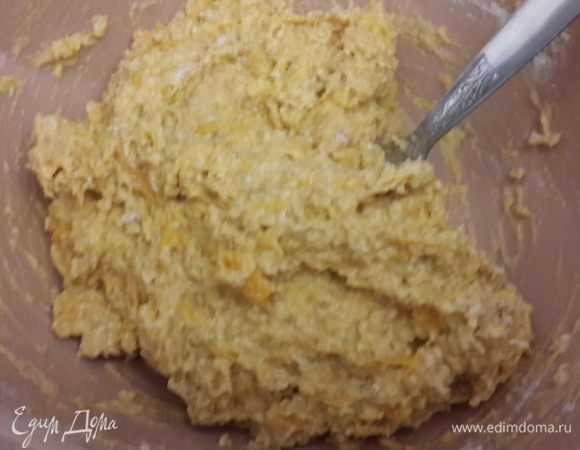 Вмешиваем белок и по муку.