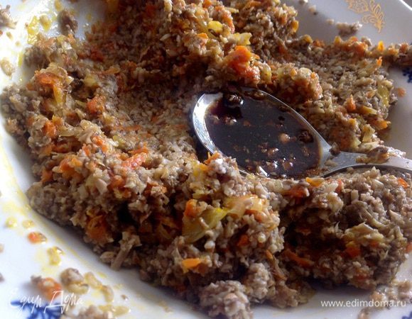 Добавить соевый соус, соль, перец и Ваши любимые специи по вкусу. Еще раз хорошо перемешать!