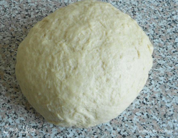  руками хорошо вымесить тесто до однородного, гладкого состояния.