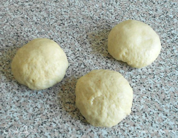 Разделить  тесто на 2 равные части, затем каждую ещё на 3. 