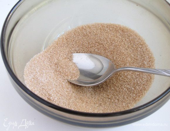 Сахар 100 г. смешать с корицей. Если не любите корицу, то можно не добавлять.