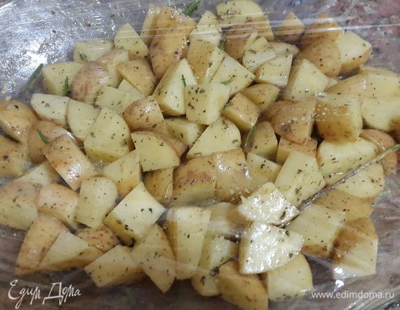 Накрываем пищевой пленкой и даем постоять 10-15 минут.