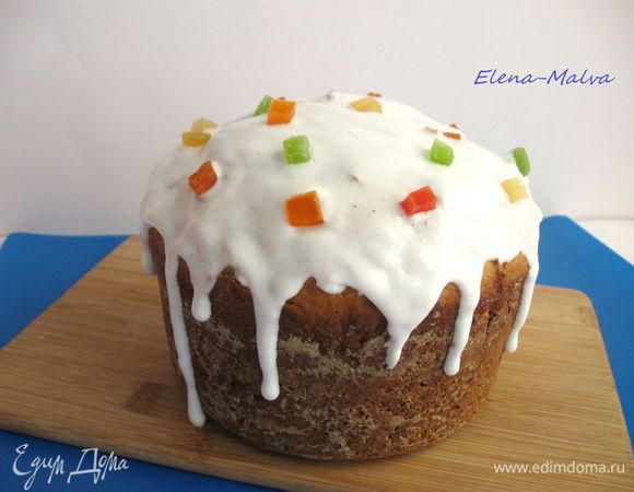 Нанести на кулич глазурь. Украсить орехами, цукатами. Убрать в холодильник до следующего дня (это минимально). Иначе мякиш получается рыхлым и слишком рассыпчатым, будет крошиться. 


