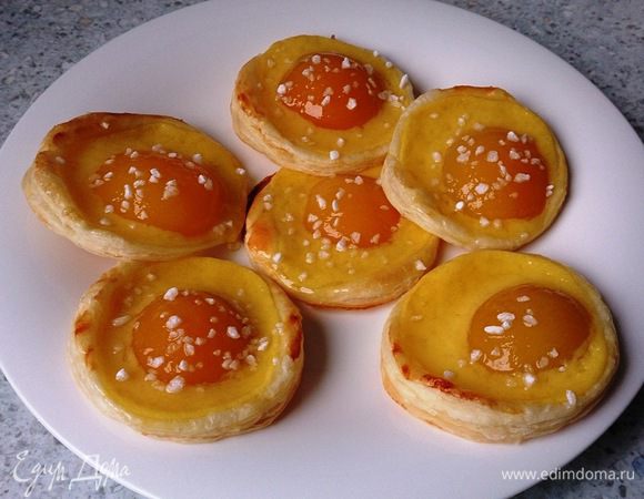 Посыпать крупным сахаром. Приятного аппетита!