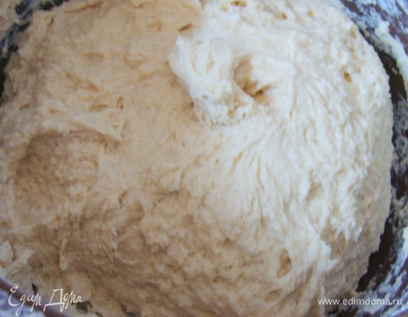 Дать подойти в 2 раза. Я ставлю кастрюлю с опарой (и тестом потом уже) в слегка разогретую духовку, так процесс происходит гораздо быстрее!