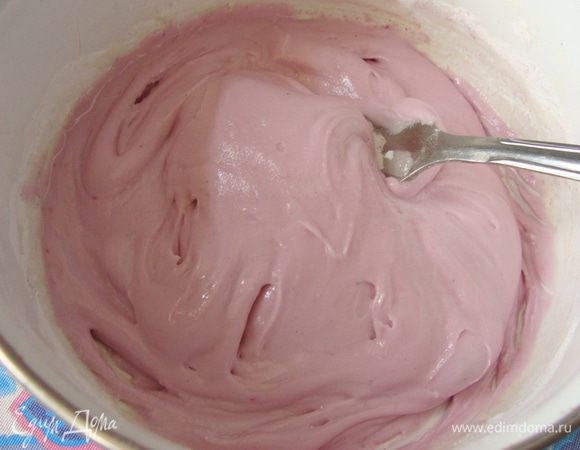 Краситель, если есть желание можно добавлять, а можно нет. Его нужно чуть-чуть, щепотку.