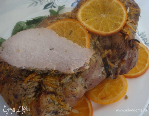 По истечении 40 минут снять (фольгу) крышку и еще запечь мясо минут 15-20 поливая мясо выделившимся соком. У нас получается очень ароматная, вкусная буженина. Приятного аппетита!