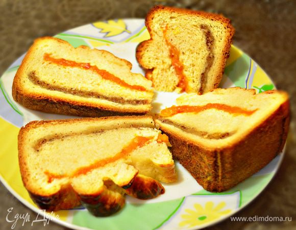 А здесь я хочу показать пирог, уже полностью остывший, нарезанный на кусочки к утреннему кофе.