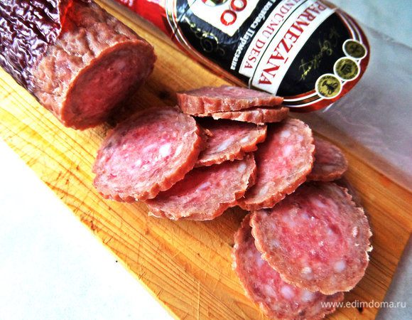 Колбасу измельчить. Брала "пармезановую" - обожаем её!