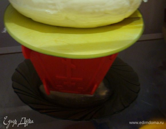 и поставить на тарелочку под пресс, обязательно в холодильник!
Я опять оставила на ночь.