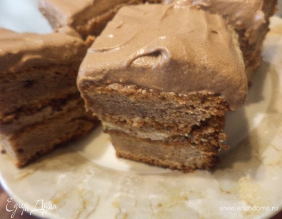 Получается очень вкусно, пряно, и много- много крема...
Очень хорошо с кофе, да и с чаем.