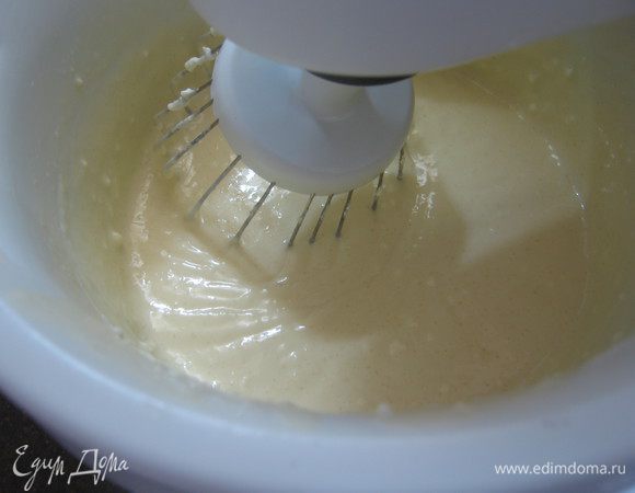 Добавить творог. Творог лучше использовать пастообразный.
