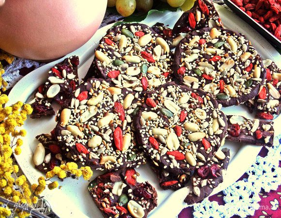 Медальоны отлично отделились от плёнки, вернее легче снять наоборот плёнку!