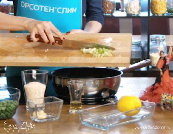 Овощи обжарить на среднем огне 5 минут.