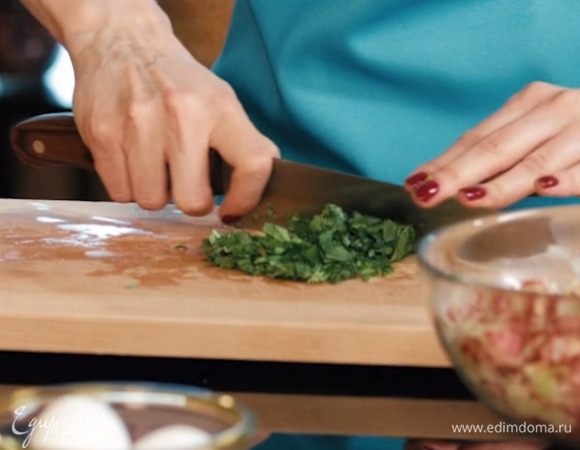 По желанию добавить мелко порубленные свежие мяту и базилик.