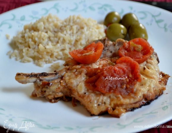 Подаем к столу с готовым гарниром и соусом из помидор и каперсов. Приятного аппетита.
