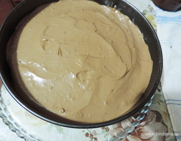  Теперь чередуем бисквит, джем, мусс, бисквит, ждем, мусс. Убираем торт в холодильник минимум на час.