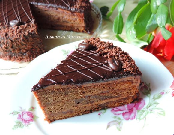 А вот и разрез. Торт стоил приложенных усилий!
Приятного аппетита!