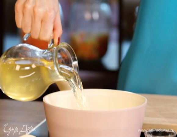 Разогреть бульон.