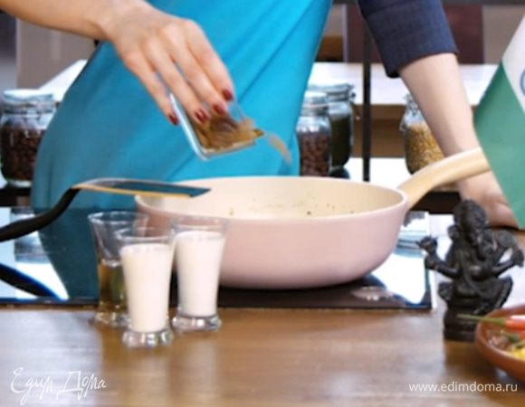 Добавить изюм, перемешать.