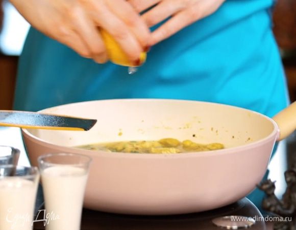 Добавить сок из половинки лимона.