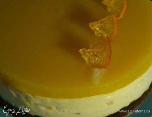 Сушенными дольками апельсина.