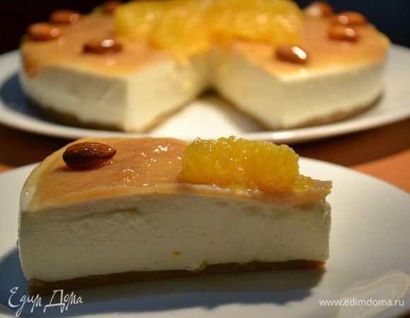 Если карамельный соус, то можно украсить орешками: миндаль, фундук в карамели, апельсиновыми дольками (очищенными от пленки).