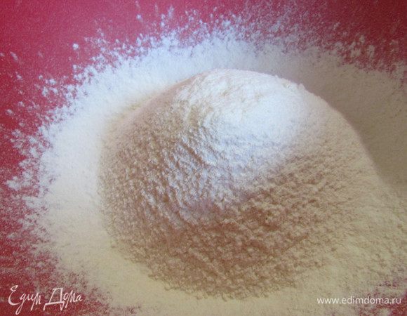 Муку и разрыхлитель просеять дважды.